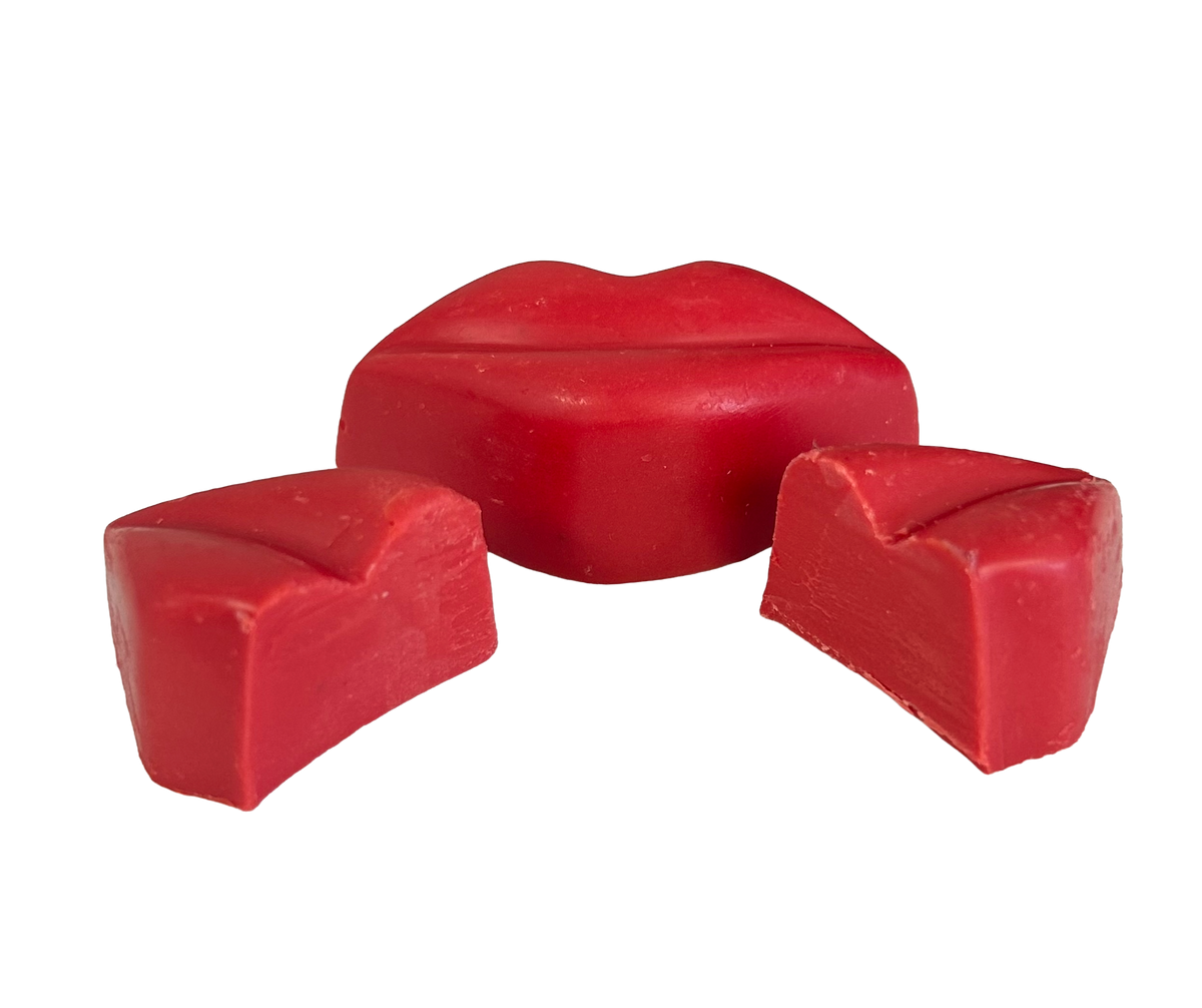 LIPS WHITE CHOCOLATE WITH RED DYE 13G